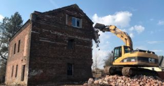 Демонтаж кирпичного дома Сестрорецк, цена от 2942 руб.