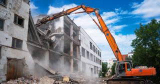 Промышленный демонтаж зданий Сестрорецк, цена от 2942 руб.